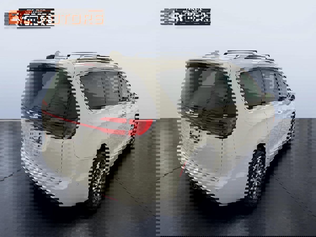 Used 2021 Chrysler Pacifica Pinnacle image 6