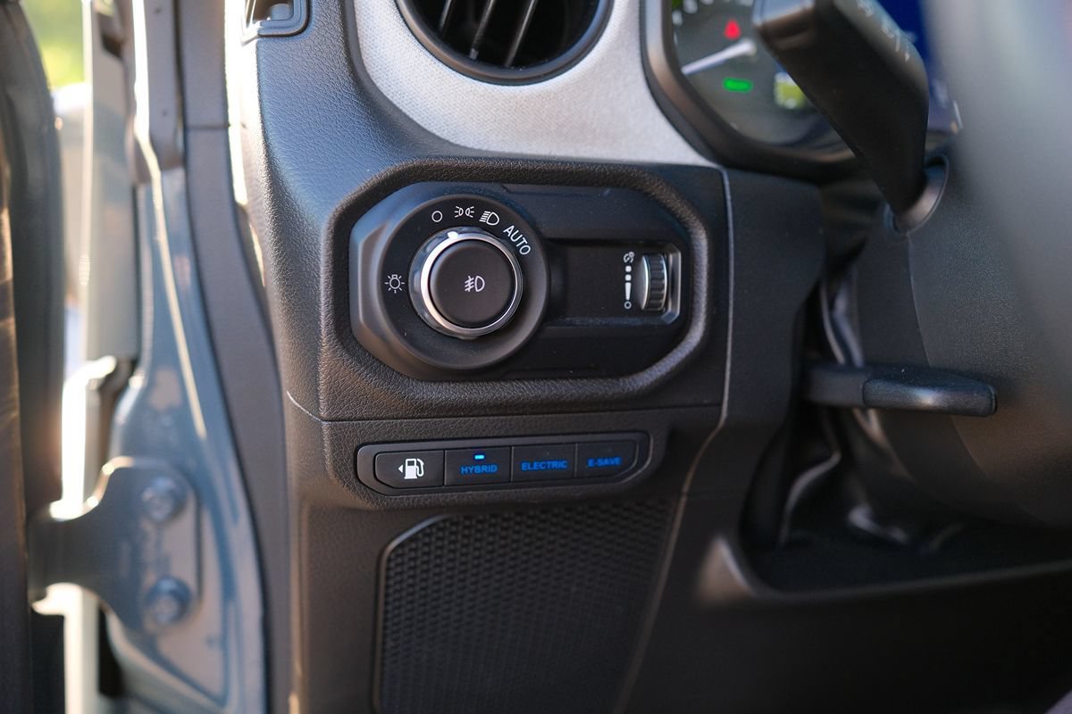 Used 2024 Jeep Wrangler Unlimited w/ Technology Group AWD/4WD image 13