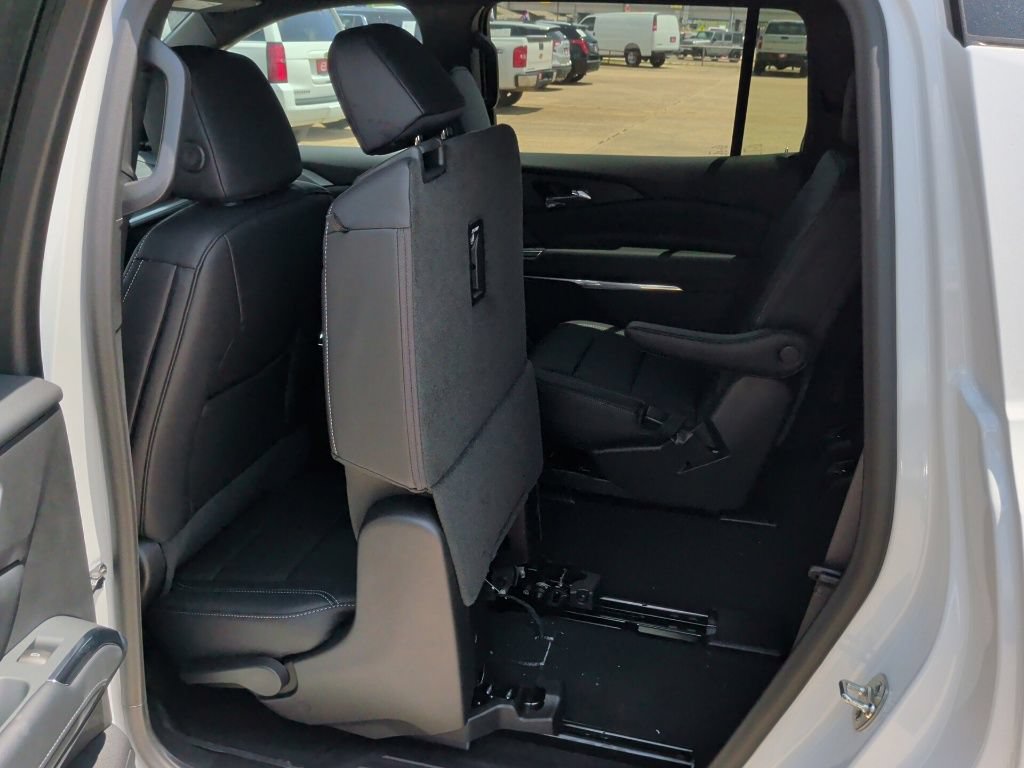 New 2026 Chevrolet Traverse LT w/ Midnight/Sport Edition FWD image 35