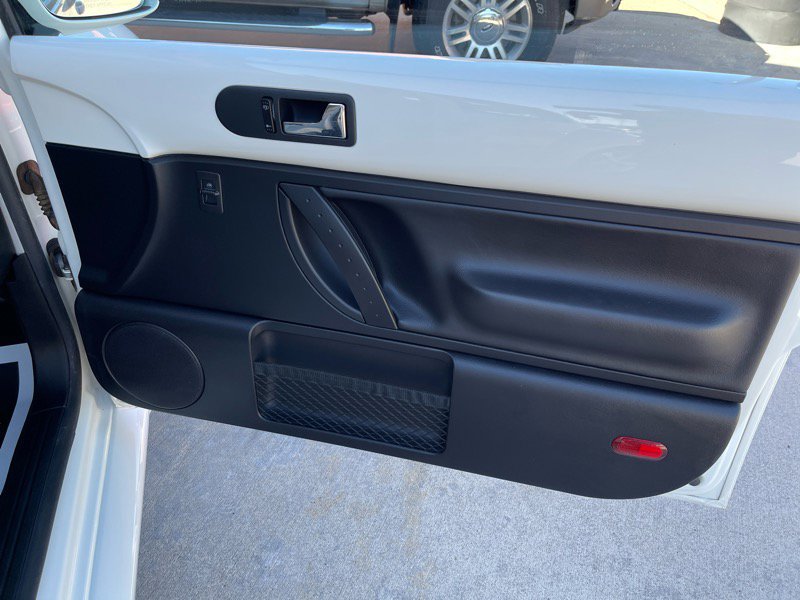 Used 2008 Volkswagen Beetle S image 33