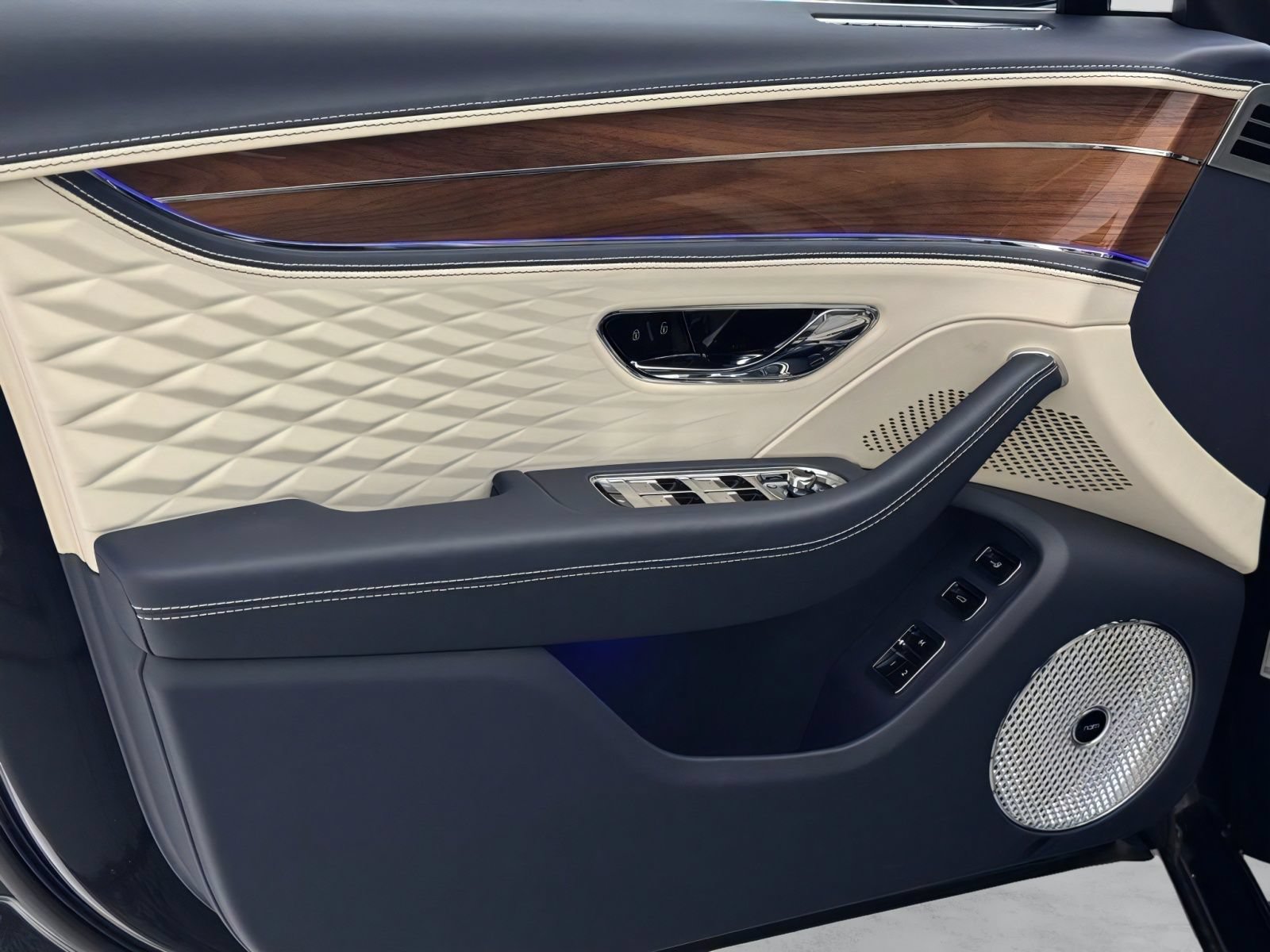 New 2026 Bentley Flying Spur Plug-In Hybrid AWD/4WD image 10