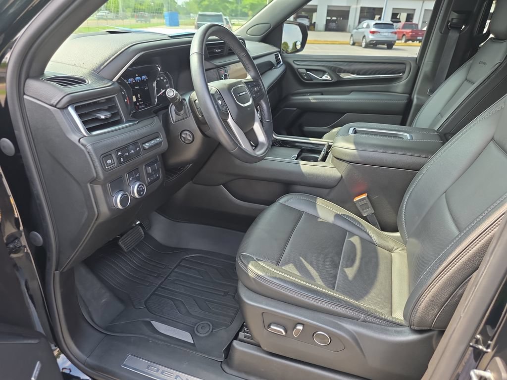 Used 2021 GMC Yukon Denali w/ Denali Premium Package RWD image 10