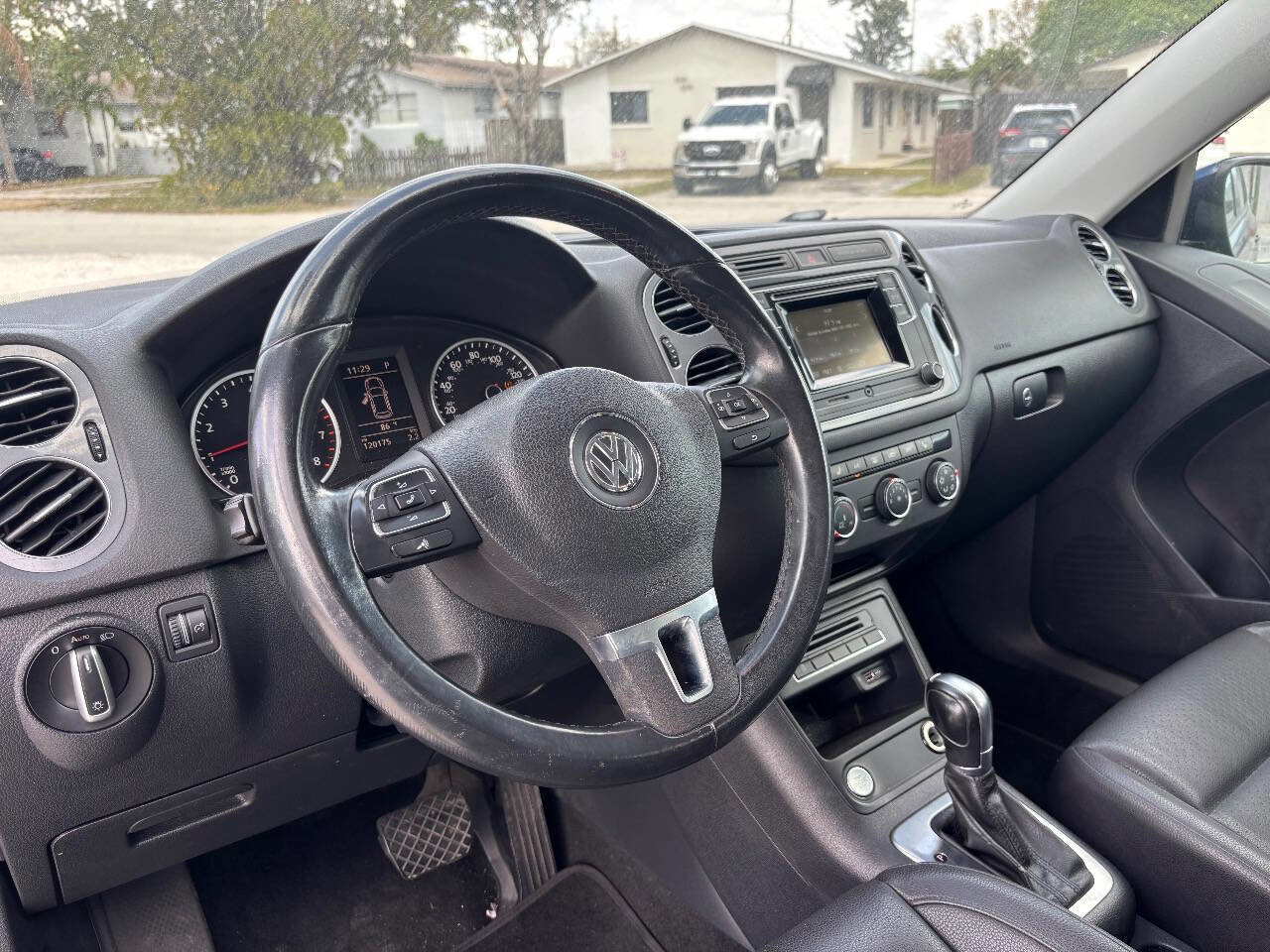 Used 2016 Volkswagen Tiguan S image 11