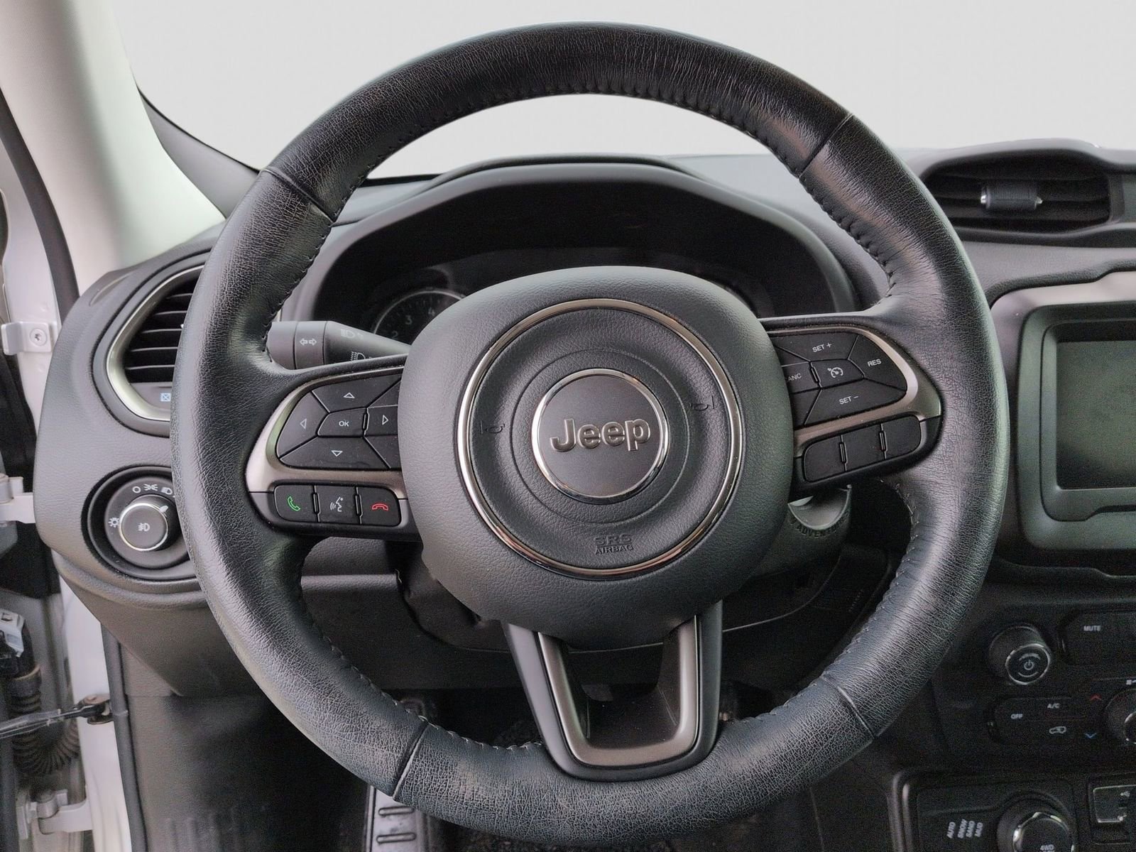 Used 2020 Jeep Renegade Limited image 24