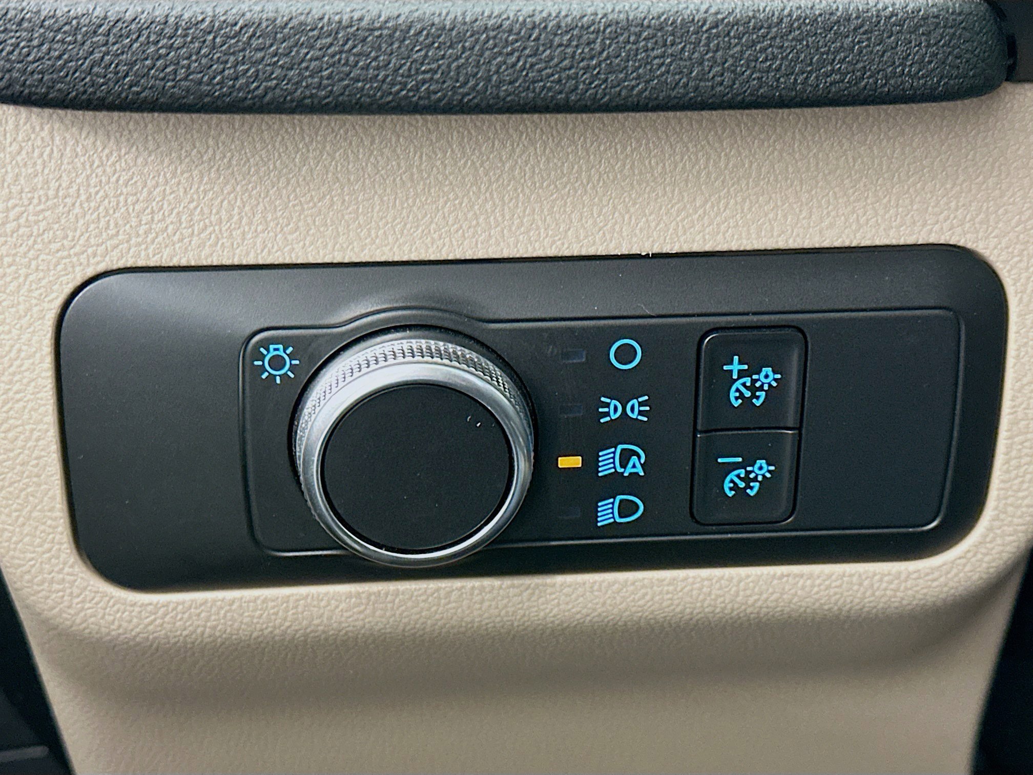 Used 2020 Ford Escape SE image 17