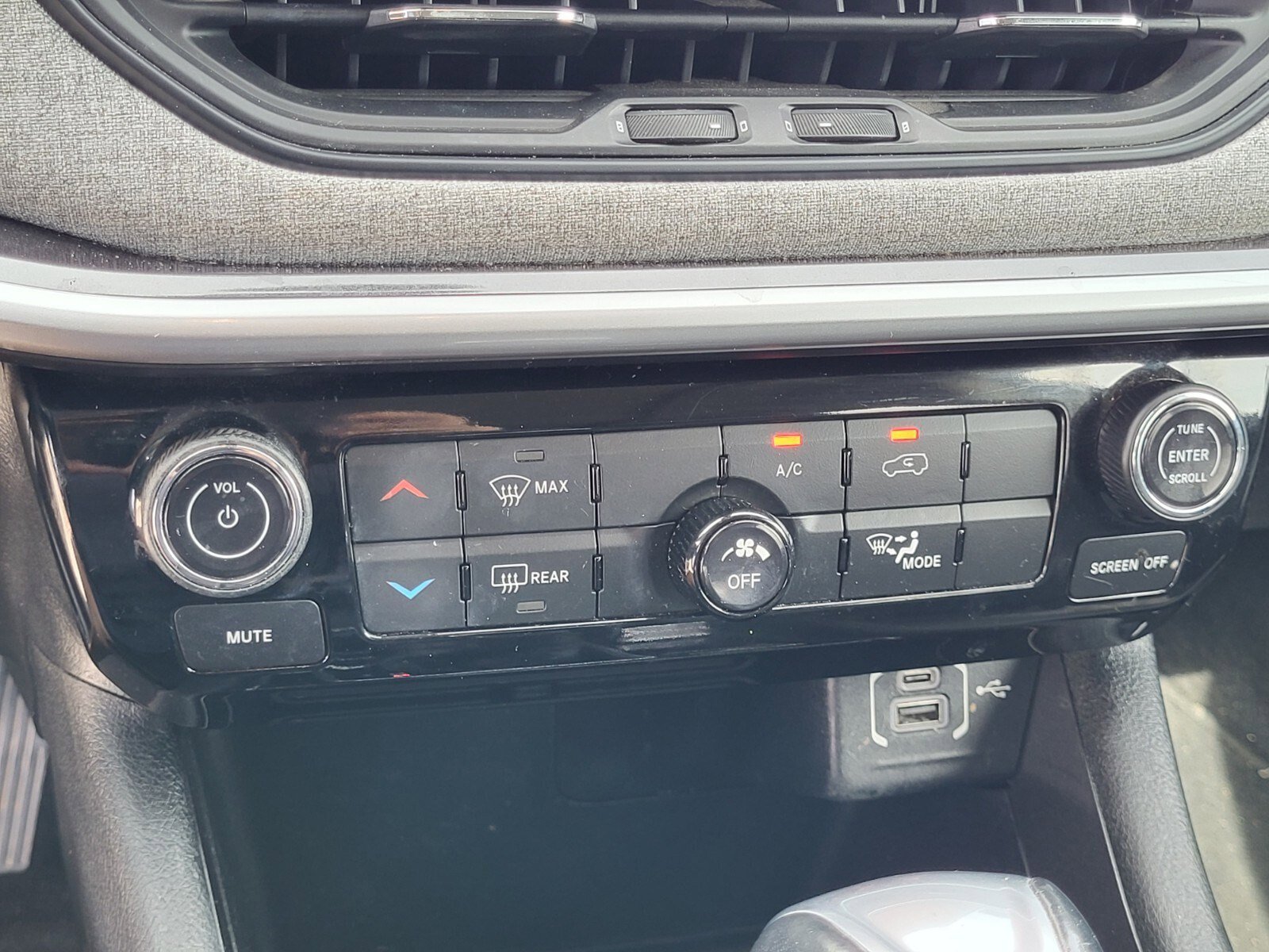 Used 2022 Jeep Compass Latitude w/ Sun and Sound Group image 23