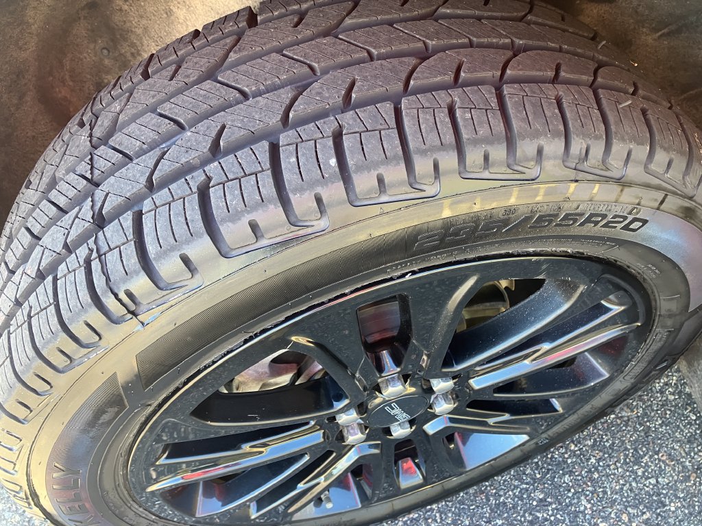 Used 2022 GMC Acadia SLT w/ Elevation Edition AWD/4WD image 2