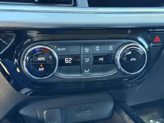 Used 2025 Chevrolet Trax LT FWD image 24
