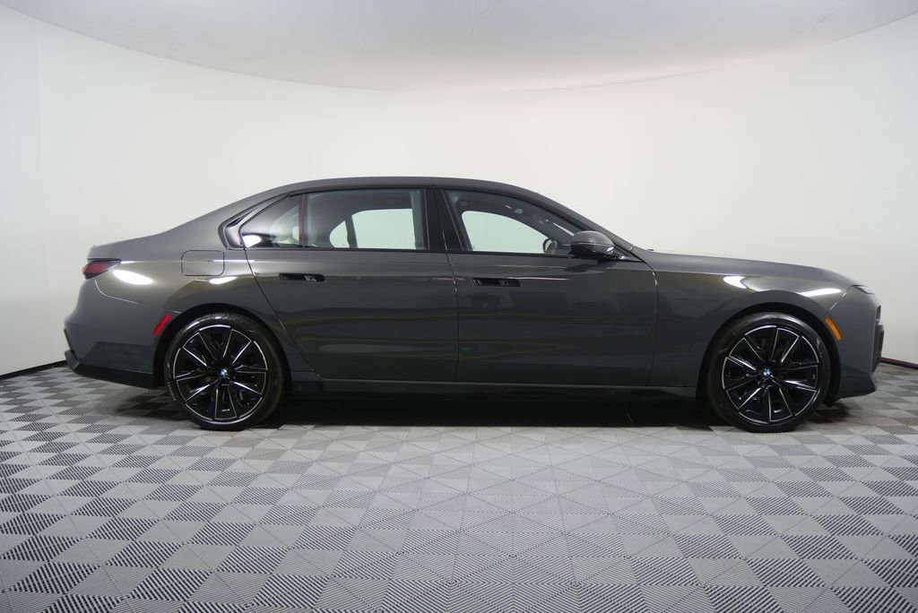 Certified 2023 BMW 760i xDrive w/ Executive Package image 2