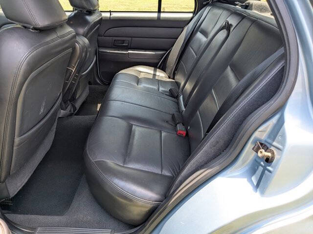 Used 2003 Ford Crown Victoria LX RWD image 24
