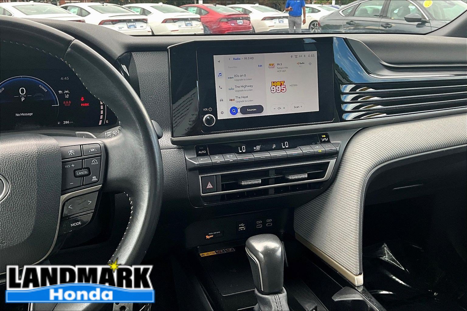 Used 2025 Toyota Camry SE FWD image 6