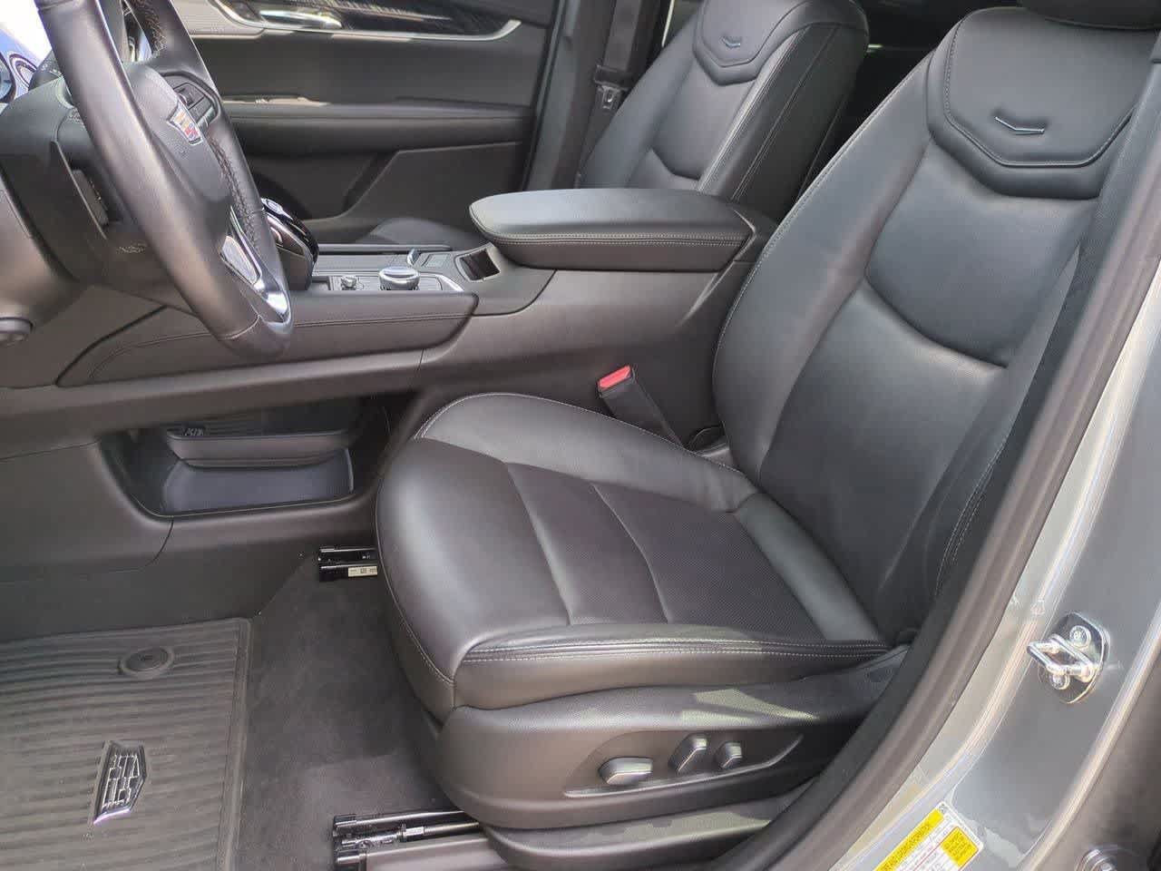 Used 2023 Cadillac XT6 Premium Luxury w/ Technology Package AWD/4WD image 15