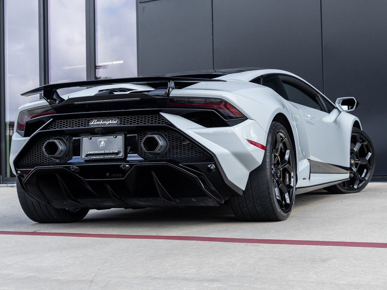 Used 2023 Lamborghini Huracan Tecnica image 8