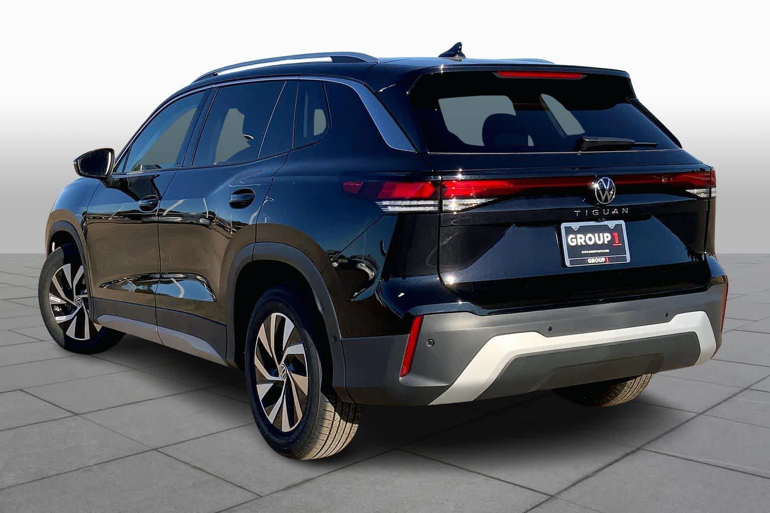 Used 2026 Volkswagen Tiguan S FWD image 11