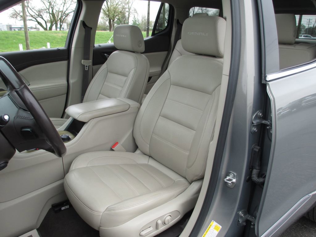 Used 2019 GMC Acadia Denali image 19