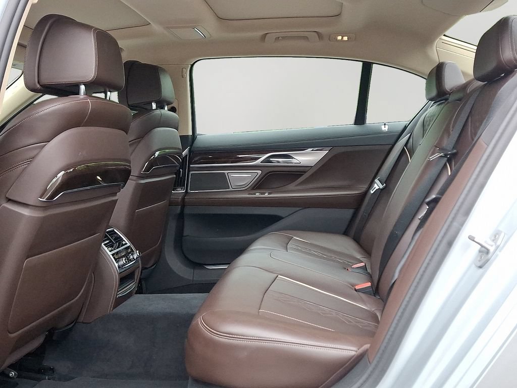Used 2016 BMW 750i xDrive AWD/4WD image 8