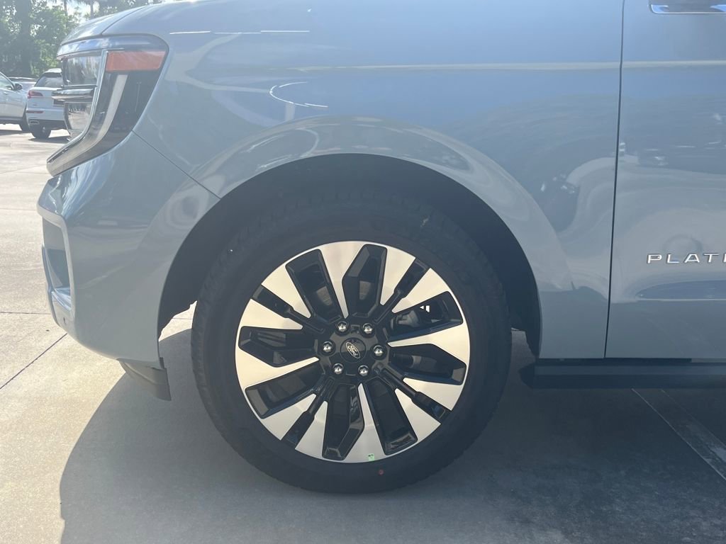 New 2026 Ford Expedition Platinum w/ Driver's Package AWD/4WD image 12