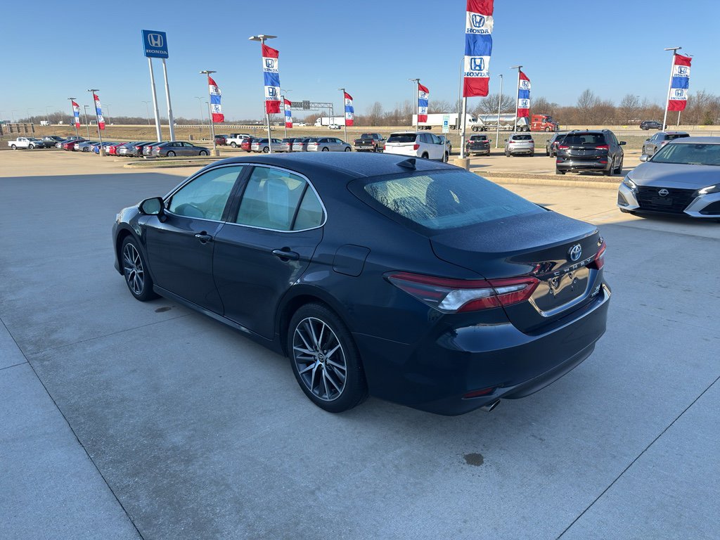 Used 2021 Toyota Camry XLE FWD image 7