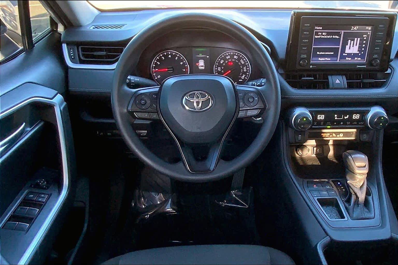 Used 2022 Toyota RAV4 XLE w/ Convenience Package FWD image 6