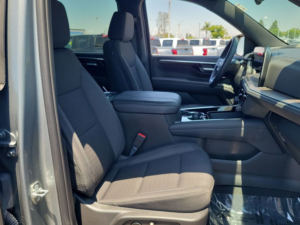 Used 2026 Chevrolet Suburban LS RWD image 27