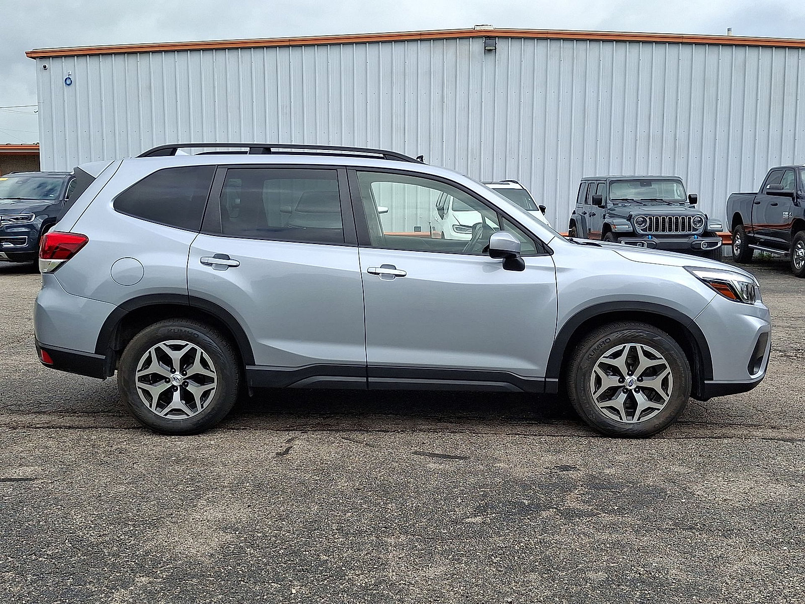 Used 2020 Subaru Forester Premium w/ Popular Package #1 AWD/4WD image 26