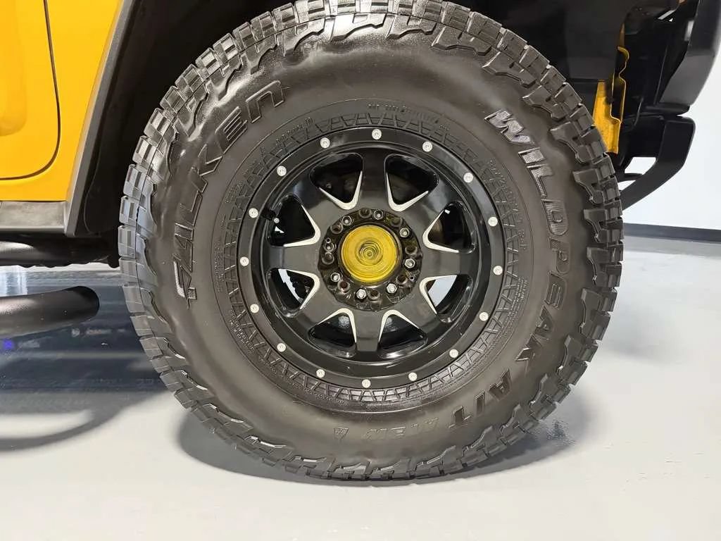 Used 2004 HUMMER H2 w/ Preferred Equipment Group AWD/4WD image 13