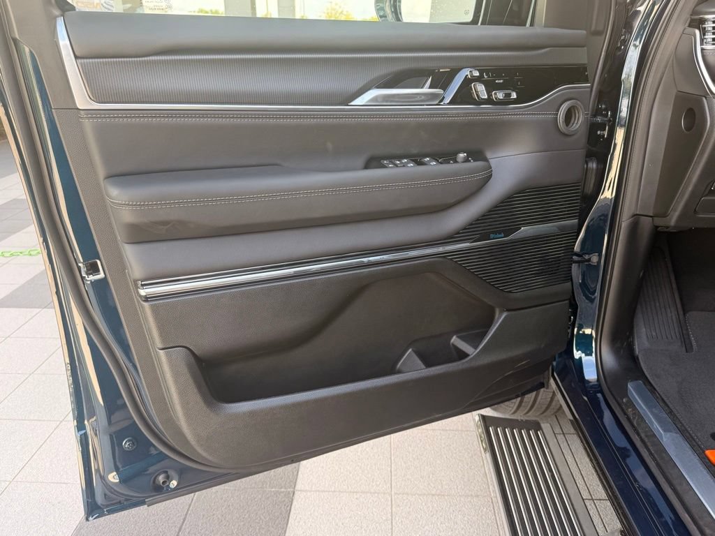 New 2026 Jeep Grand Wagoneer Summit AWD/4WD image 31