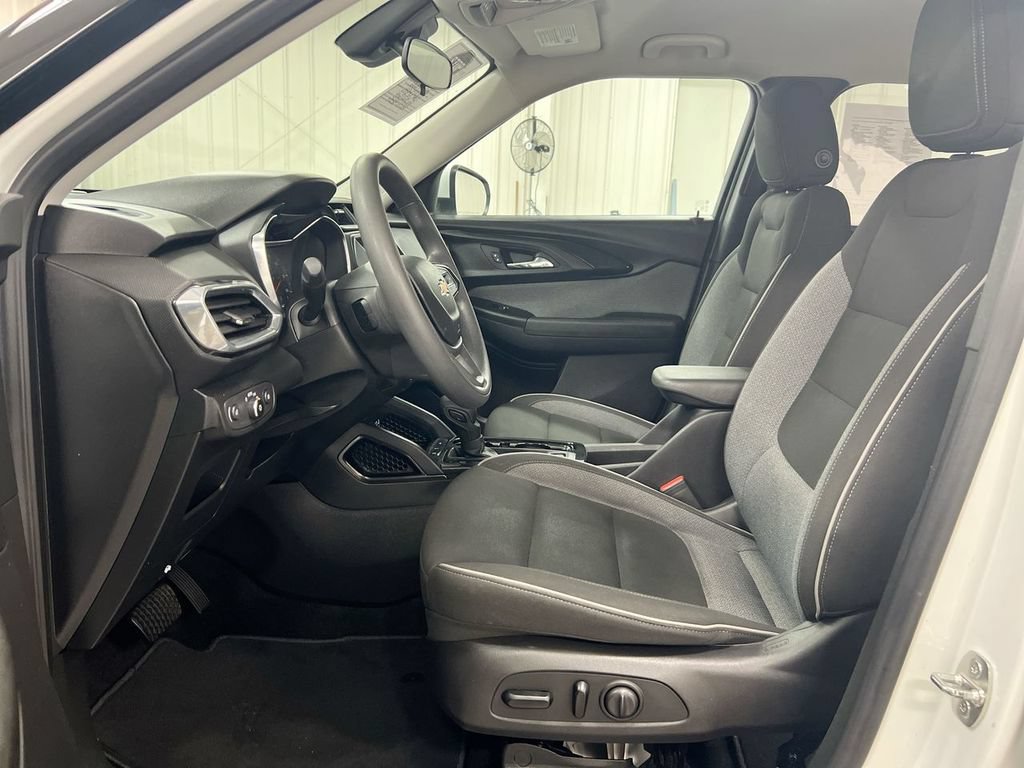 Used 2023 Chevrolet TrailBlazer LT FWD image 19