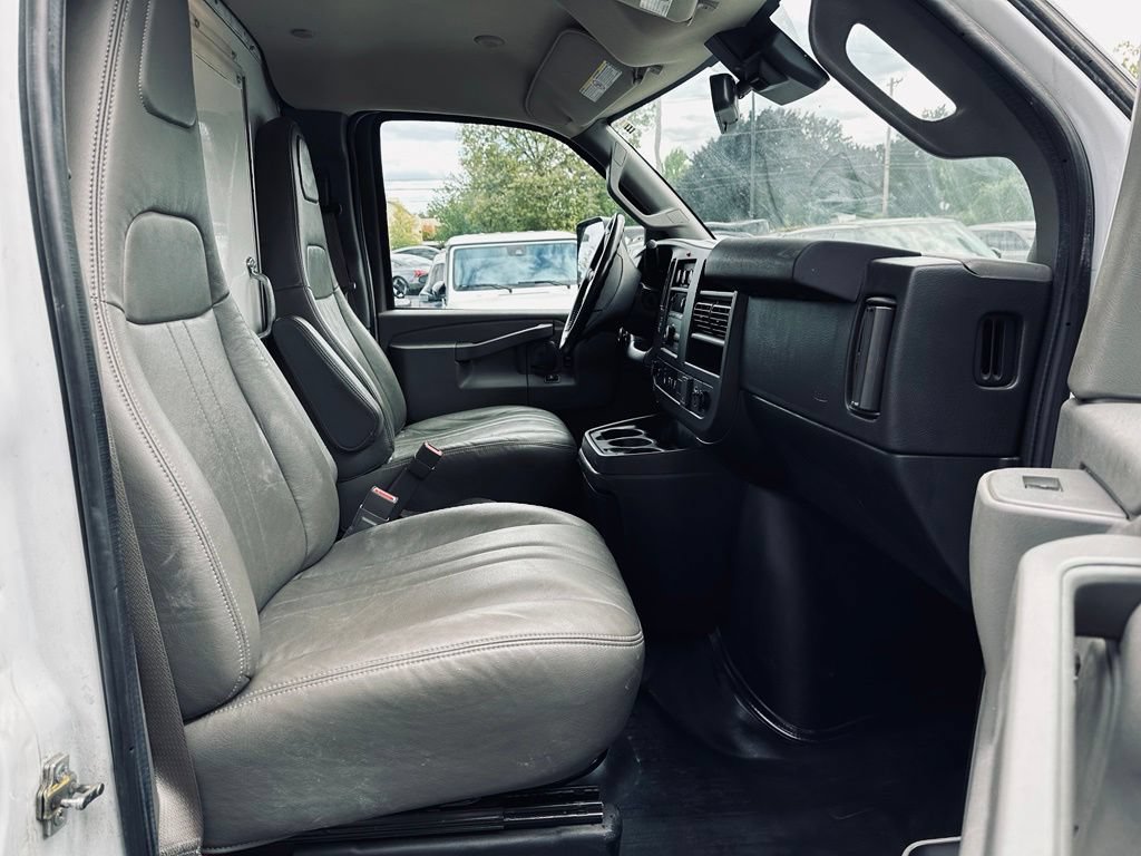 Used 2021 Chevrolet Express 4500 Extended w/ Power Convenience Package RWD image 19
