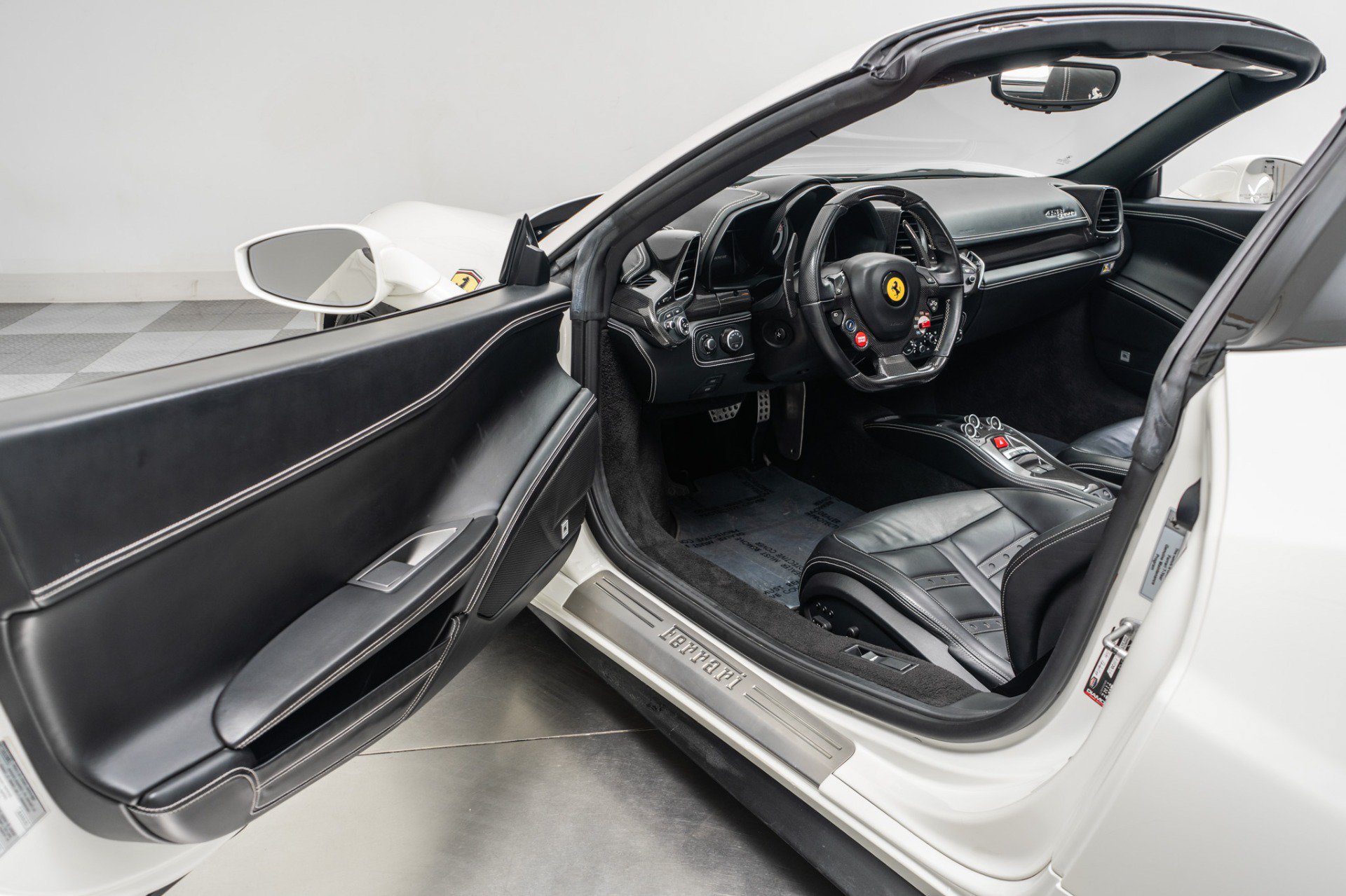 Used 2015 Ferrari 458 Spider RWD image 22