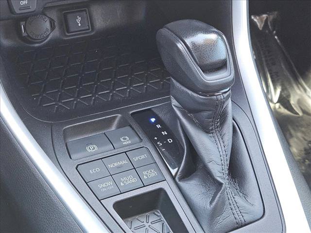 Used 2021 Toyota RAV4 LE w/ Carpet Mat Package (TMS) AWD/4WD image 14