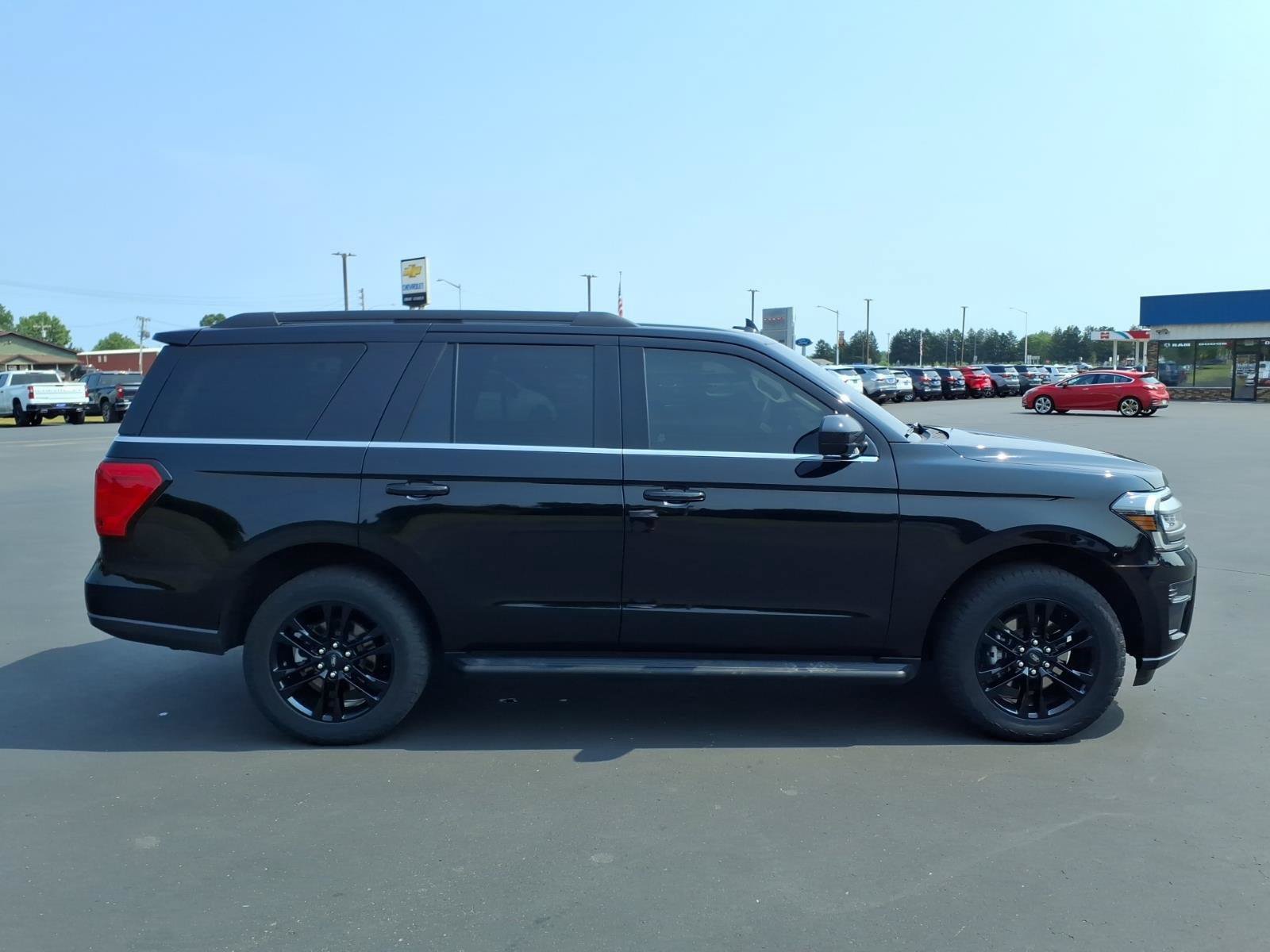 Used 2024 Ford Expedition XLT AWD/4WD image 7