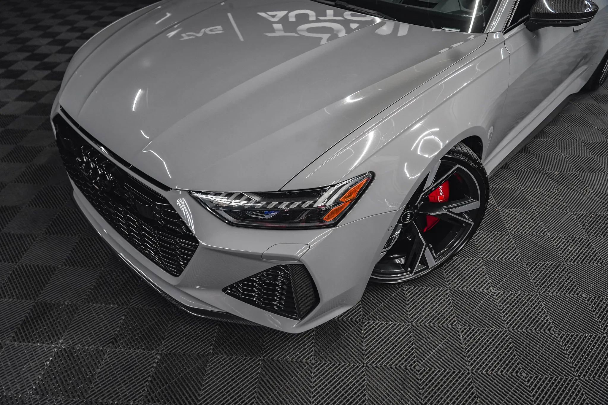 Used 2021 Audi RS 6 w/ Carbon Optic Package image 3