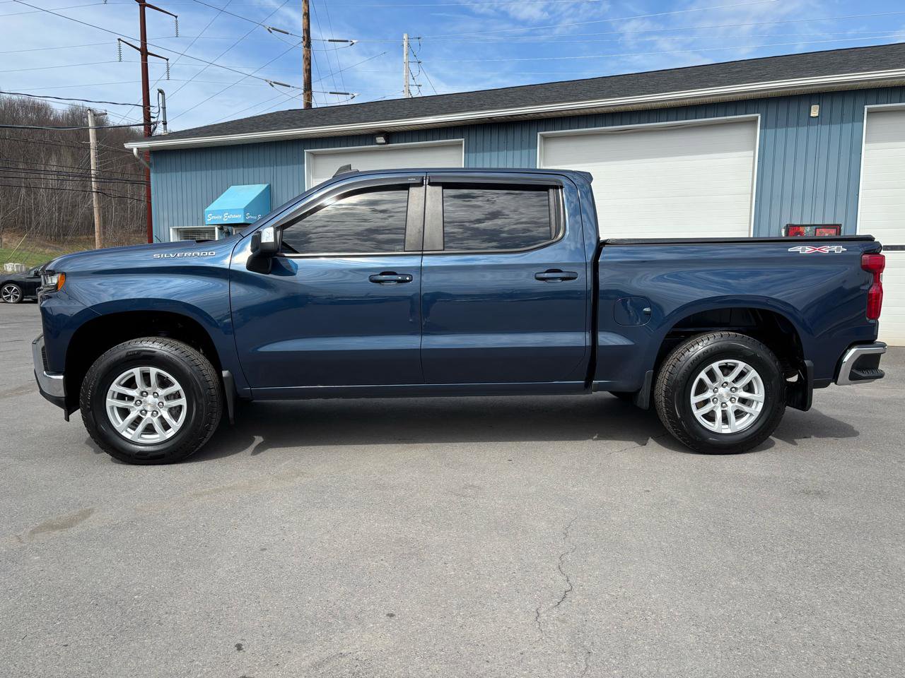 Used 2022 Chevrolet Silverado 1500 LT image 2