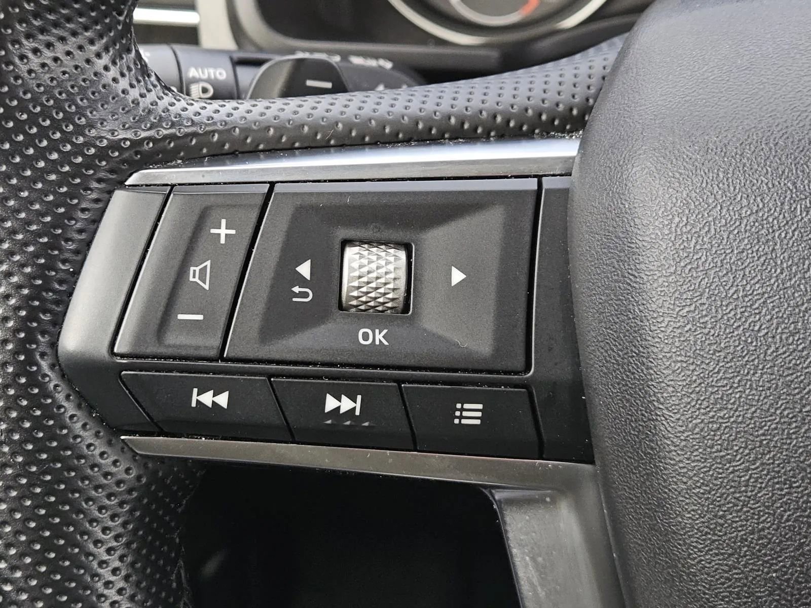 Used 2024 Mitsubishi Outlander SE Black Edition image 13