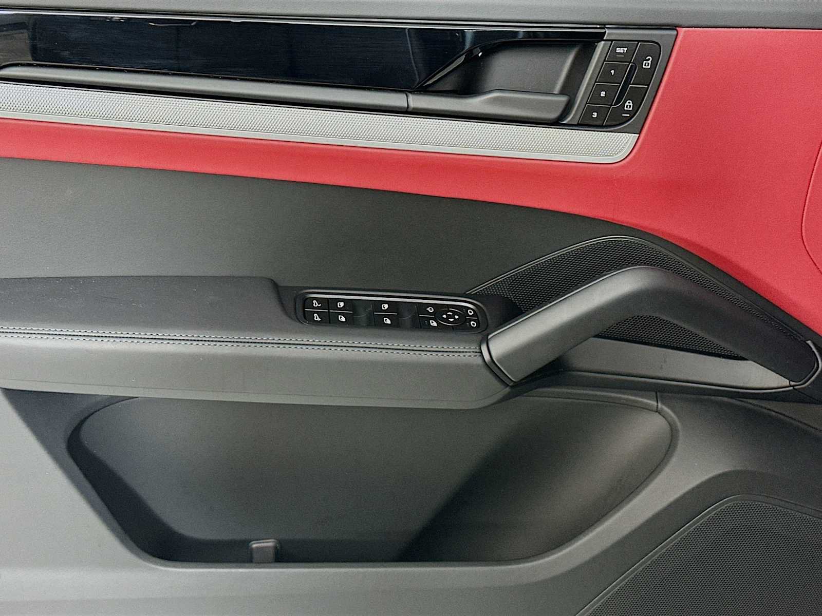 New 2026 Porsche Cayenne Coupe AWD/4WD image 11