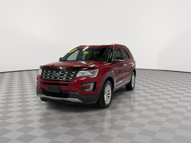 Used 2016 Ford Explorer XLT w/ Equipment Group 202A image 4