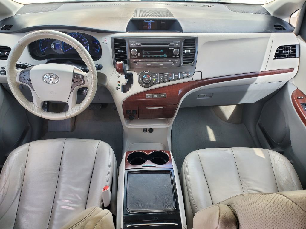 Used 2012 Toyota Sienna XLE FWD image 28