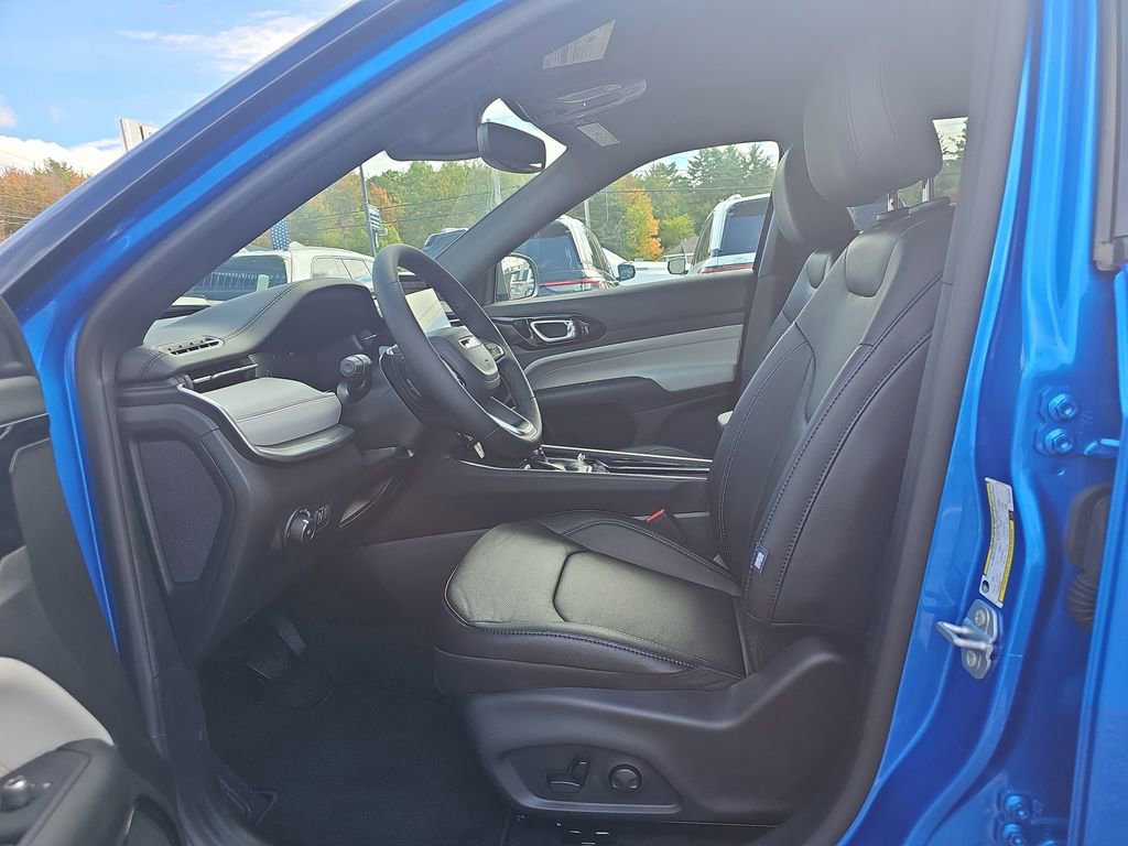 New 2025 Jeep Compass Limited w/ Elite Group image 10