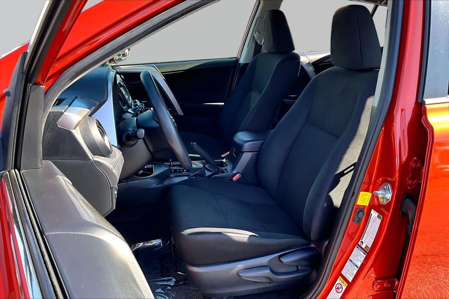 Used 2016 Toyota RAV4 LE AWD/4WD image 8