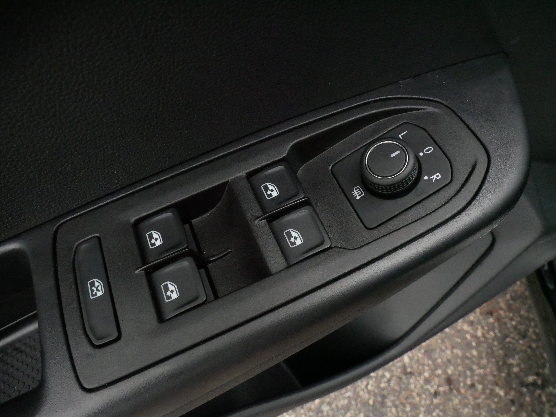 Certified 2025 Volkswagen Taos SE AWD/4WD image 19