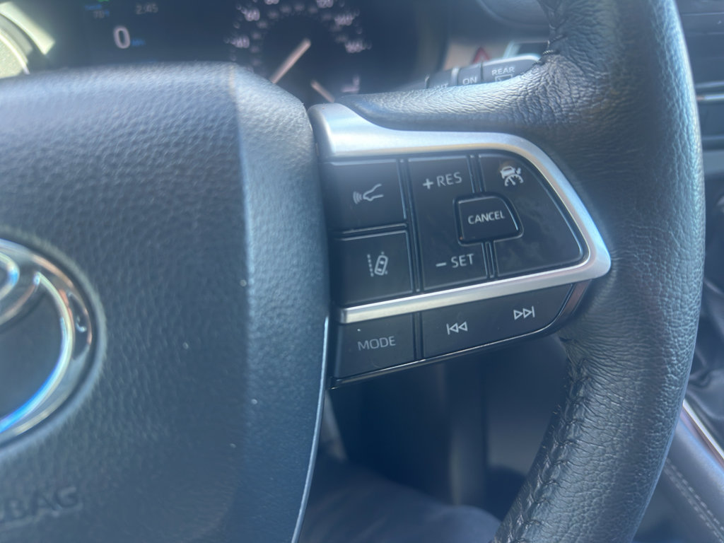 Used 2024 Toyota Sienna XLE FWD image 21