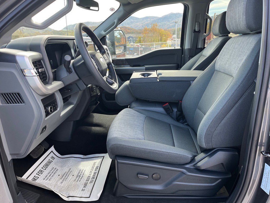 New 2026 Ford F250 XLT w/ XLT Premium Package image 17