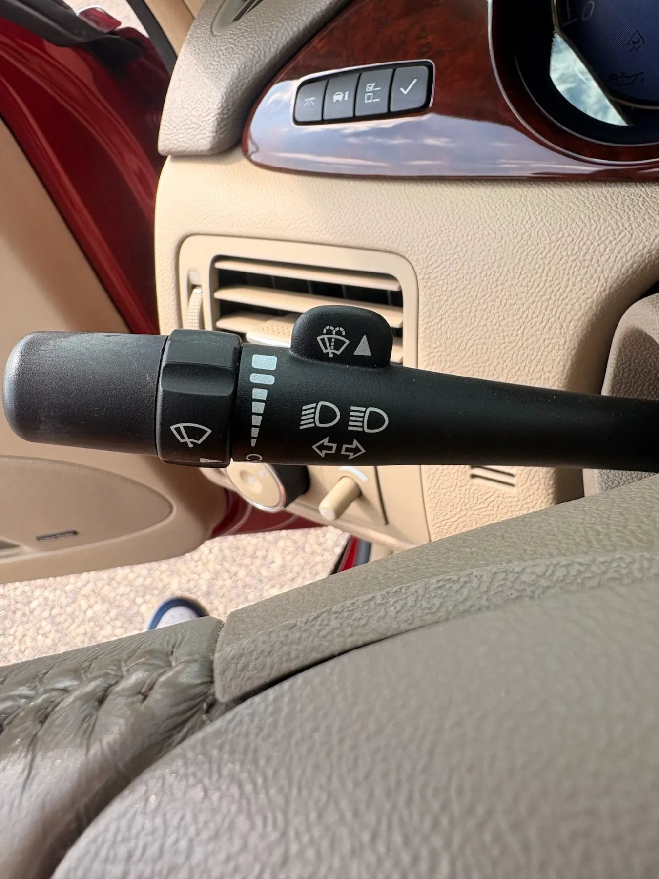 Used 2006 Buick Lucerne CXS w/ Driver Confidence Package FWD image 18