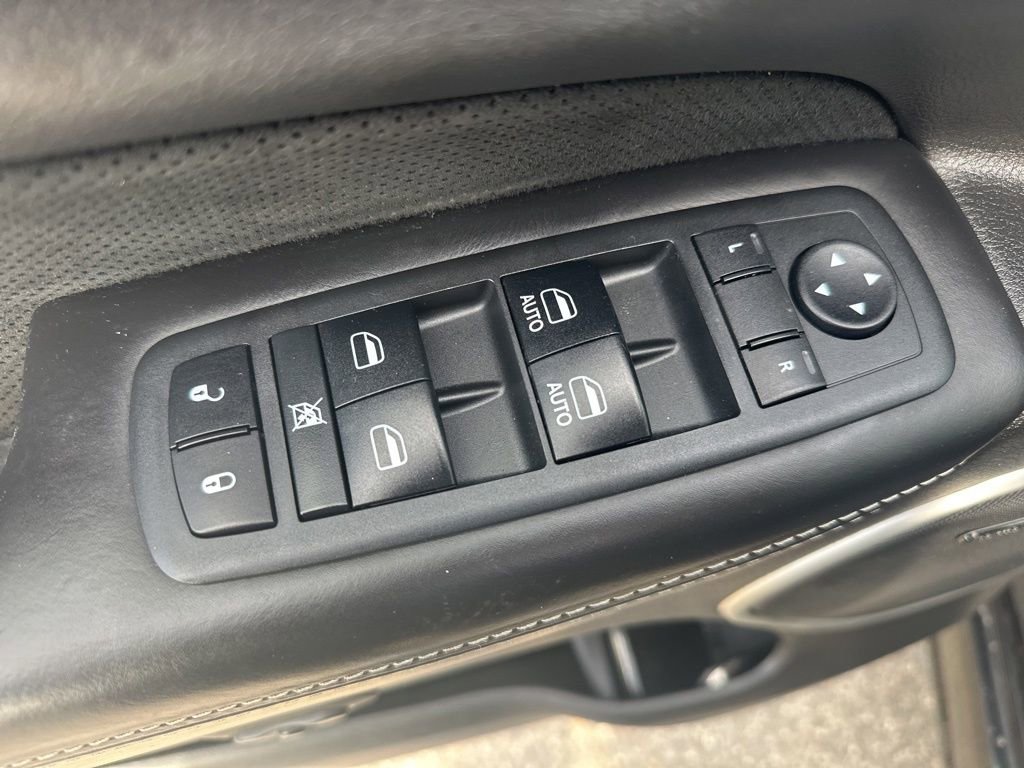 Used 2018 Jeep Grand Cherokee SRT w/ Trailer Tow Group IV AWD/4WD image 17