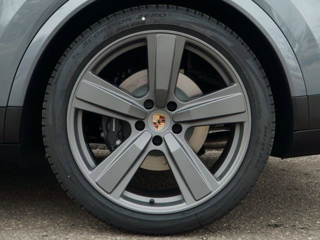 New 2026 Porsche Cayenne Coupe AWD/4WD image 13