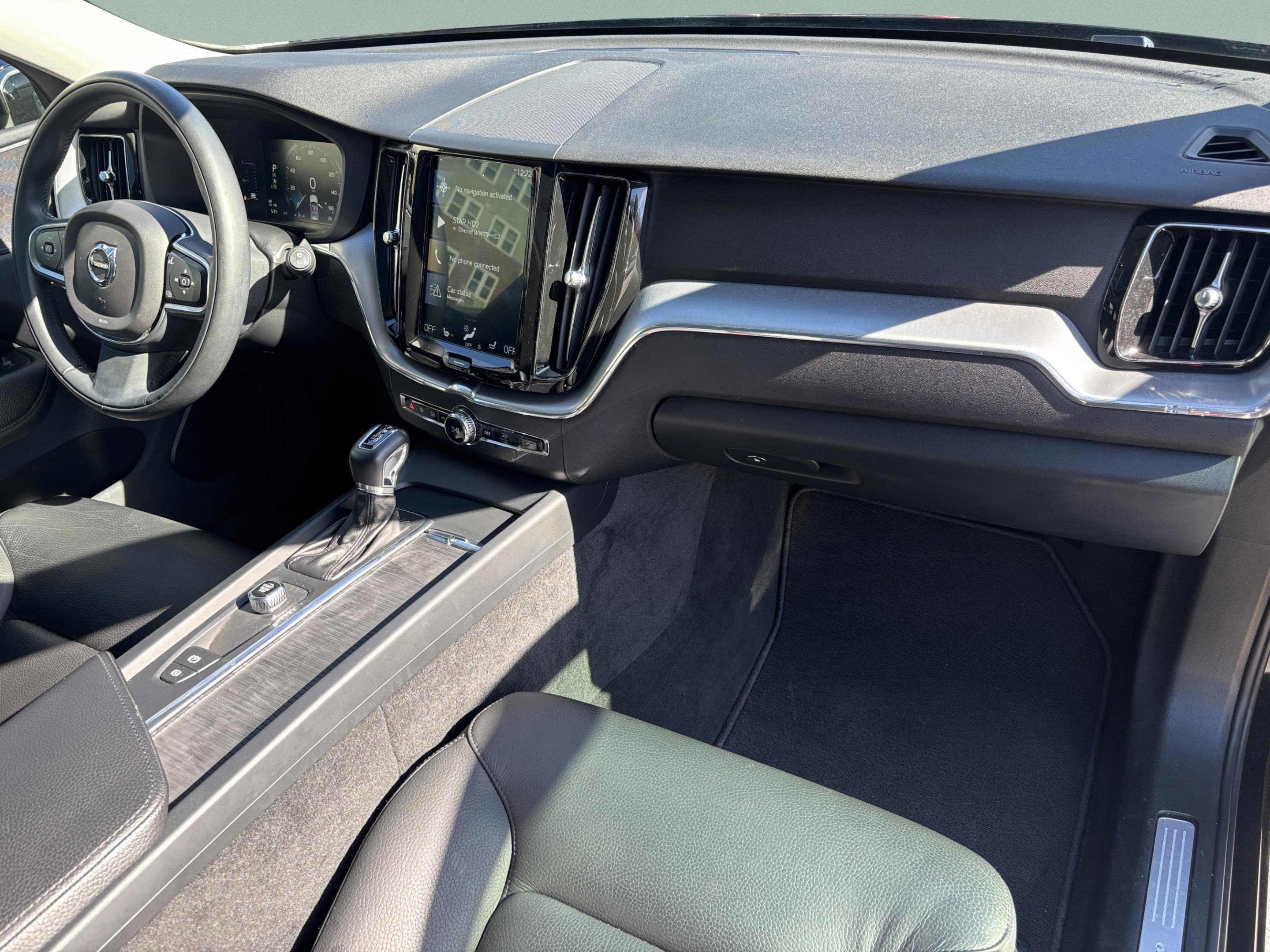 Used 2018 Volvo XC60 T5 Momentum w/ Protection Package Premier image 20