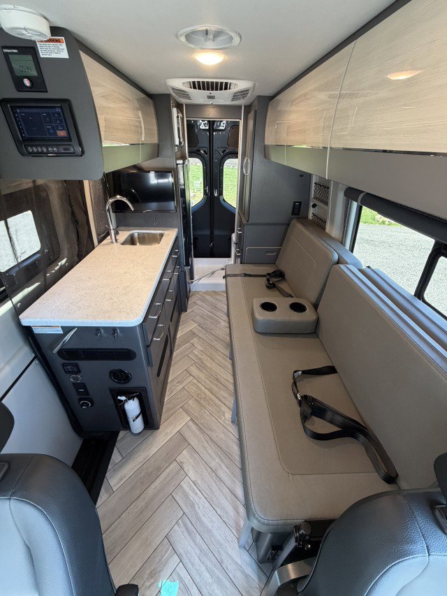 Used 2022 Mercedes-Benz Sprinter 2500 image 47