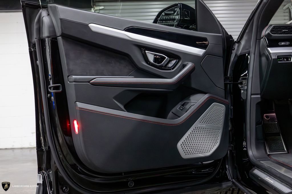 Used 2019 Lamborghini Urus image 19