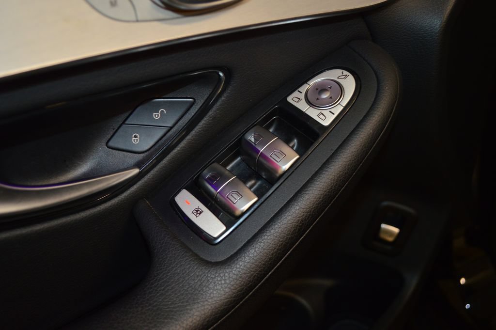 Certified 2022 Mercedes-Benz GLC 300 image 18